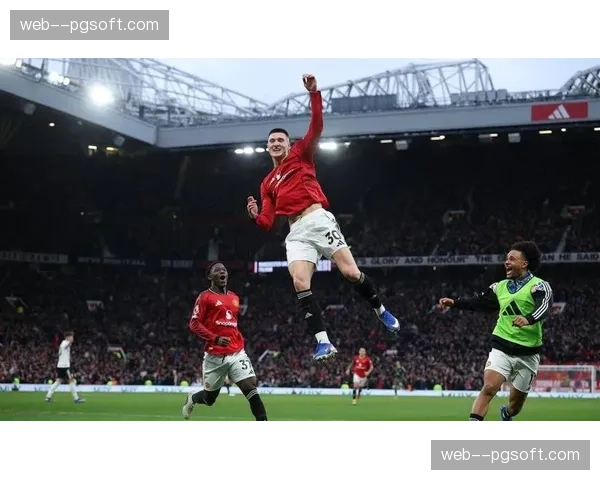 曼联客场1-0小胜埃弗顿，谢什科替补制胜助红魔重返前四