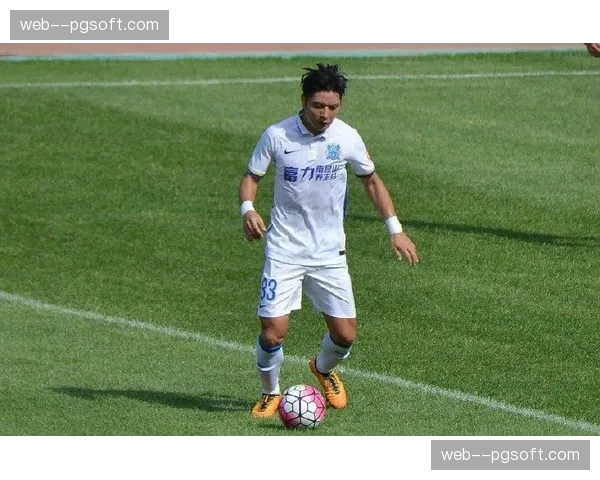 特写：38岁的老将汪嵩替补登场，创中国顶级联赛最年长出场纪录