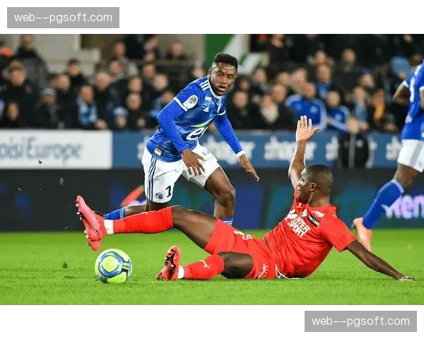 半场战报：布雷斯特0-0图卢兹，双方极具纪律性的混合防守导致机会寥寥